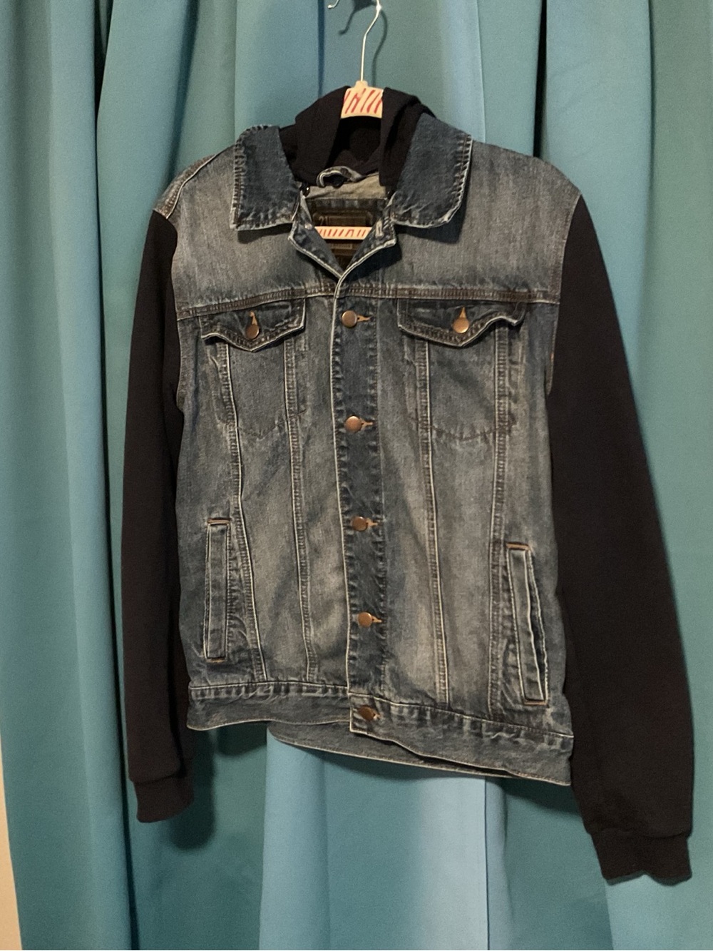21men Denim Trucker Jacket with Loony Tunes Patch Black Hoodie Sleeves
